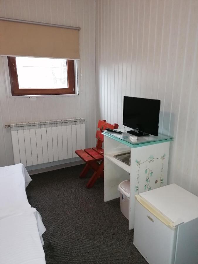 Hotel Casa Romaneasca 奥托佩尼 外观 照片