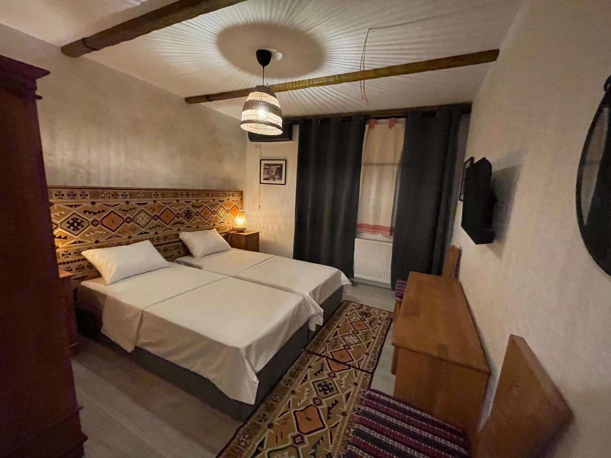 Hotel Casa Romaneasca 奥托佩尼 外观 照片