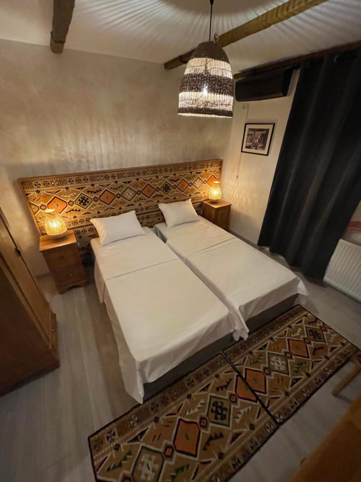 Hotel Casa Romaneasca 奥托佩尼 外观 照片