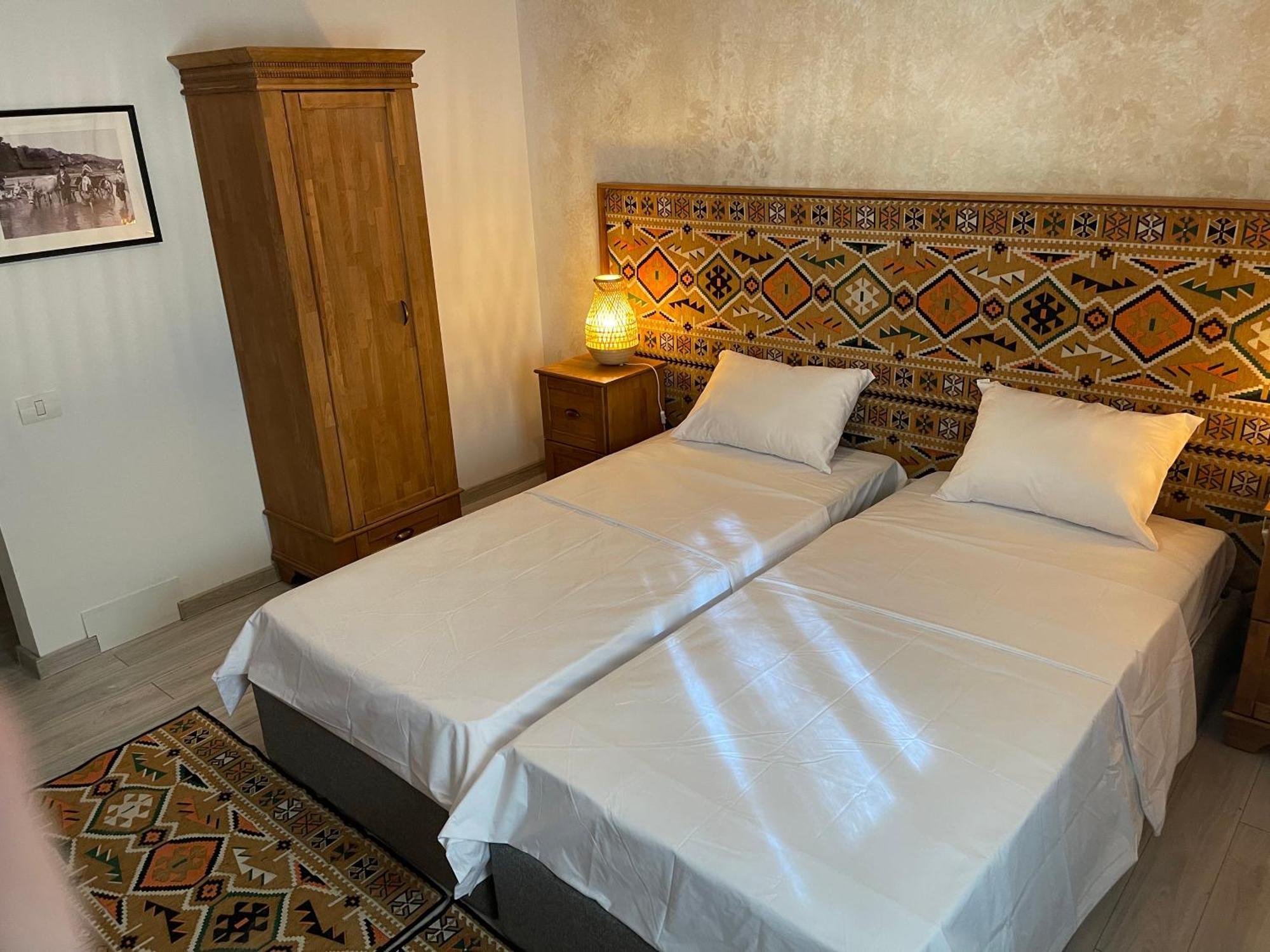 Hotel Casa Romaneasca 奥托佩尼 外观 照片