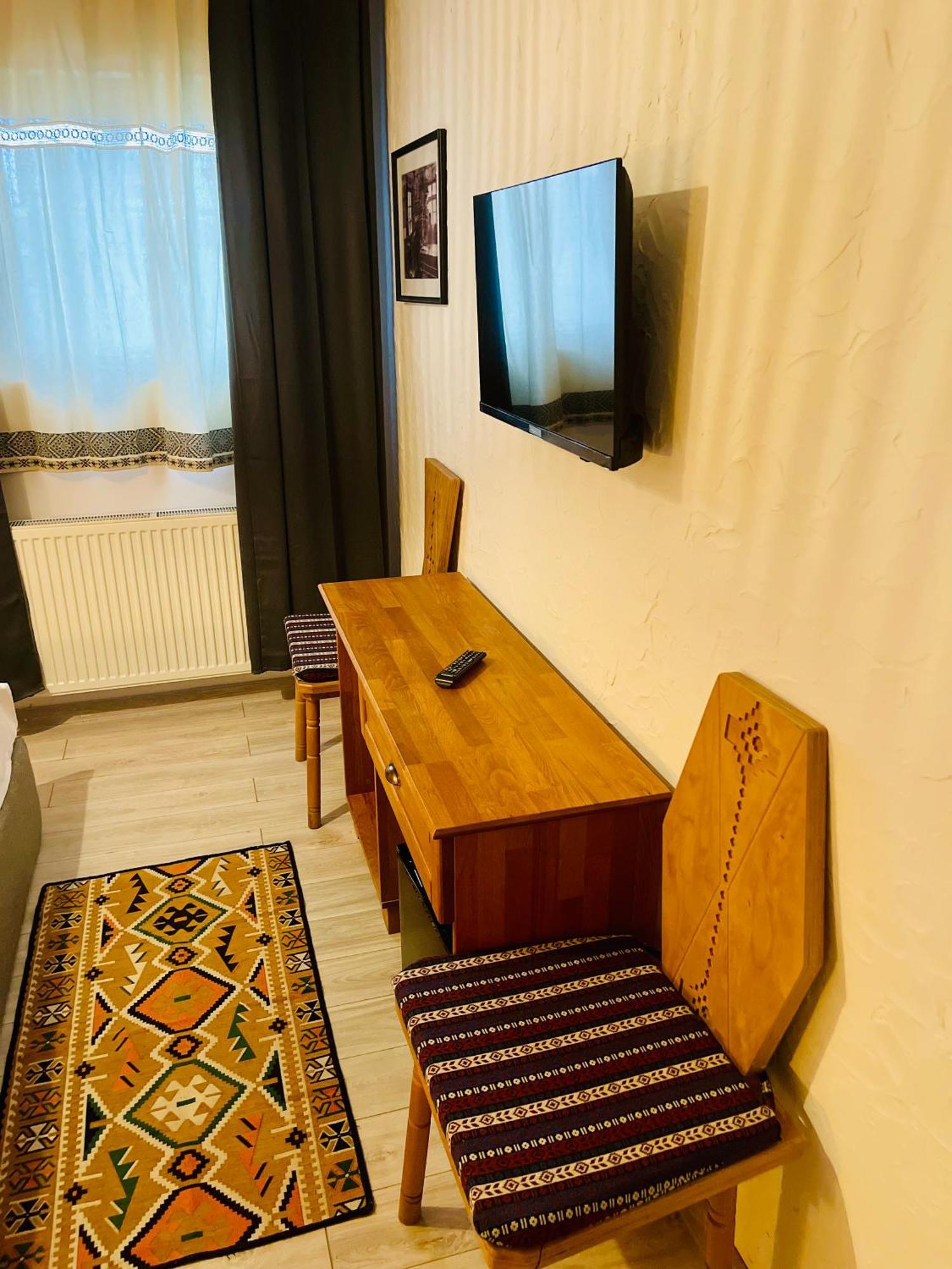 Hotel Casa Romaneasca 奥托佩尼 外观 照片
