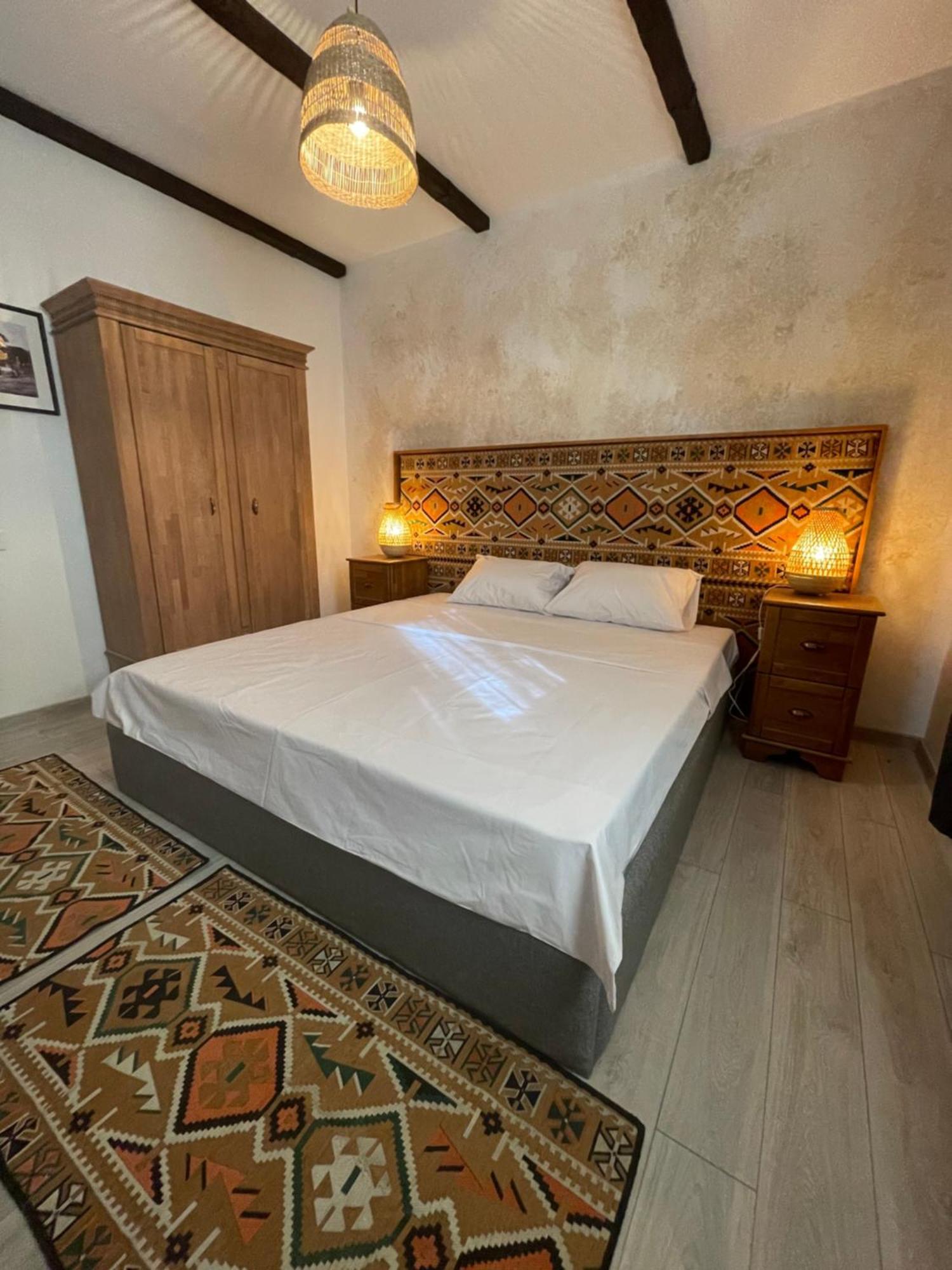 Hotel Casa Romaneasca 奥托佩尼 外观 照片