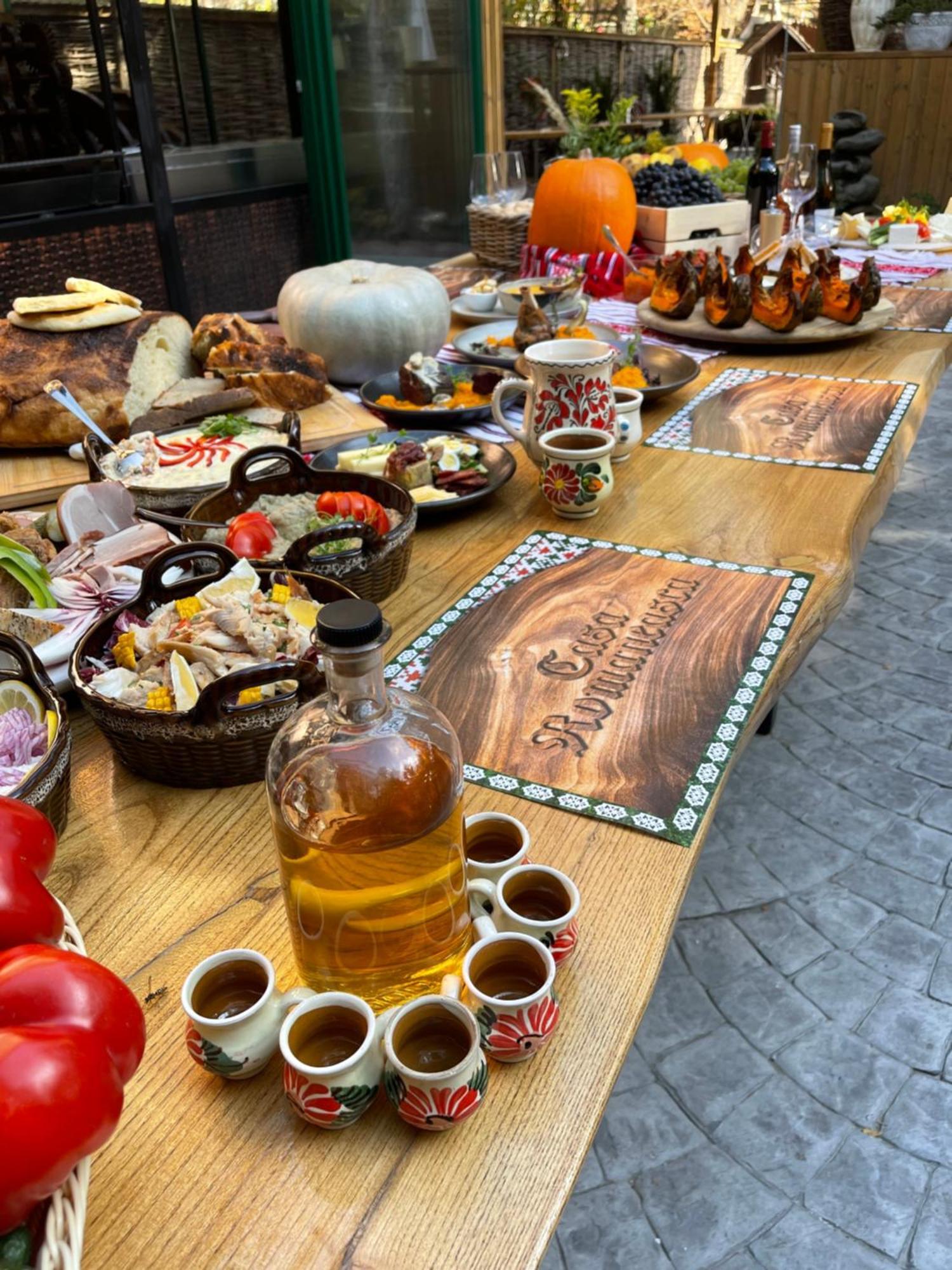 Hotel Casa Romaneasca 奥托佩尼 外观 照片